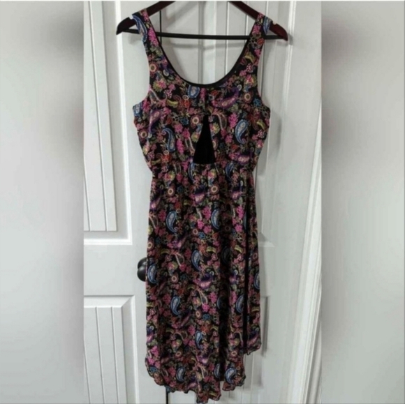 5/$25 High Low Paisley Dress Size Medium - Picture 2 of 6